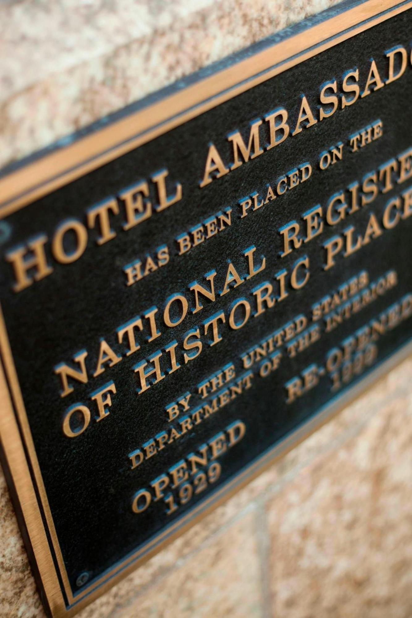 Ambassador Hotel Tulsa, Autograph Collection Extérieur photo