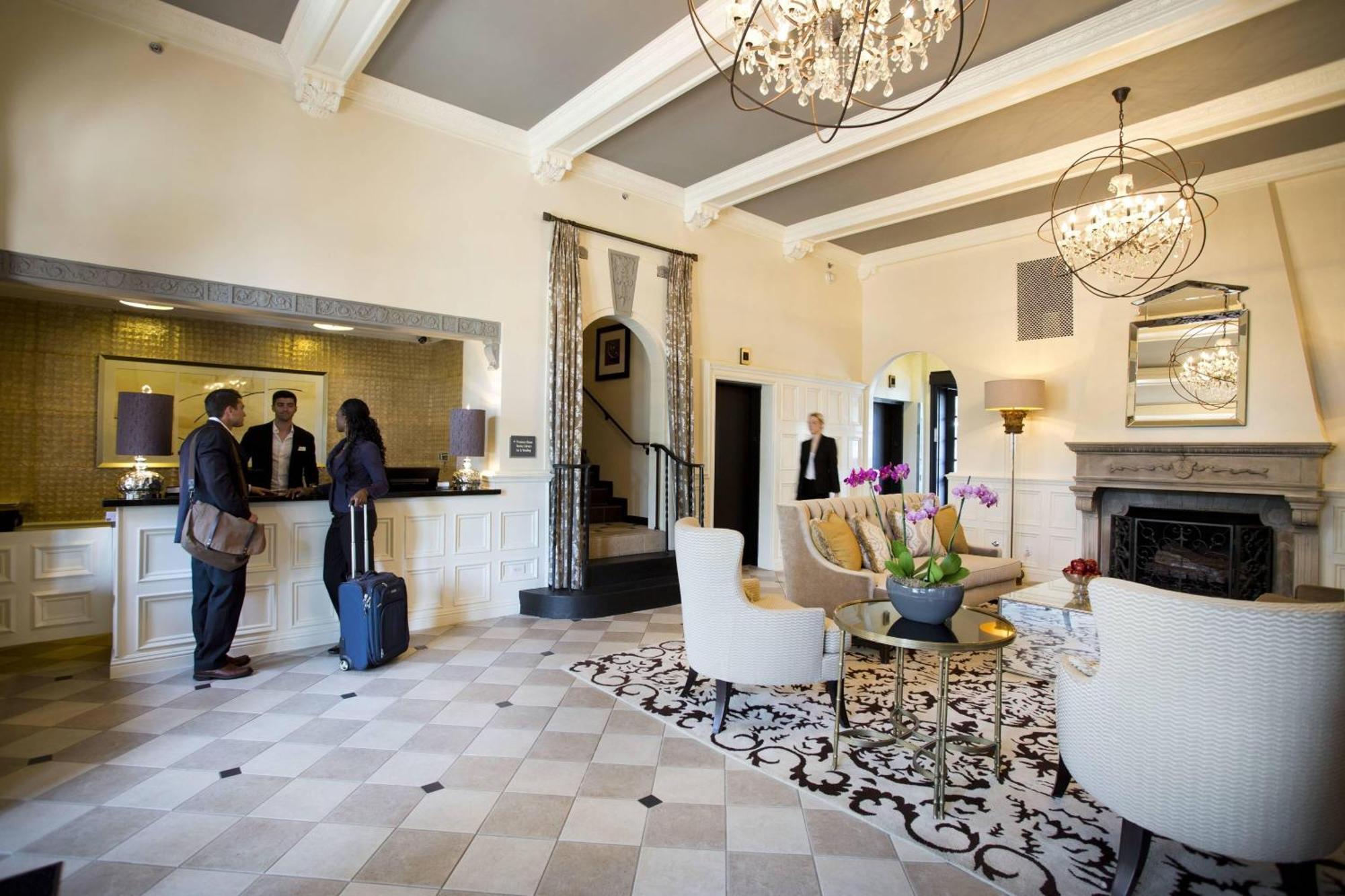 Ambassador Hotel Tulsa, Autograph Collection Extérieur photo